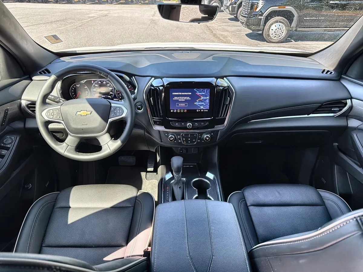 2023 Chevrolet Traverse Premier thumbnail 17