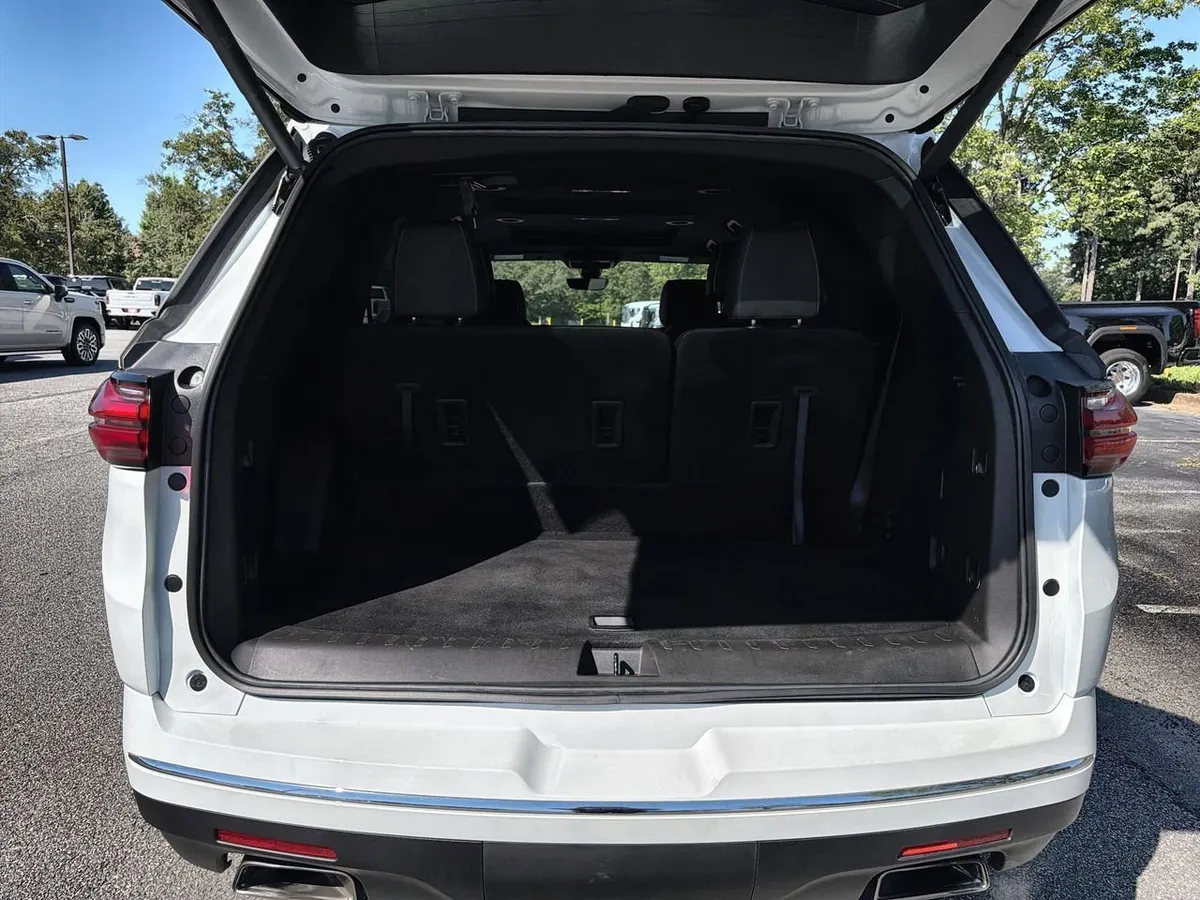 2023 Chevrolet Traverse Premier thumbnail 21