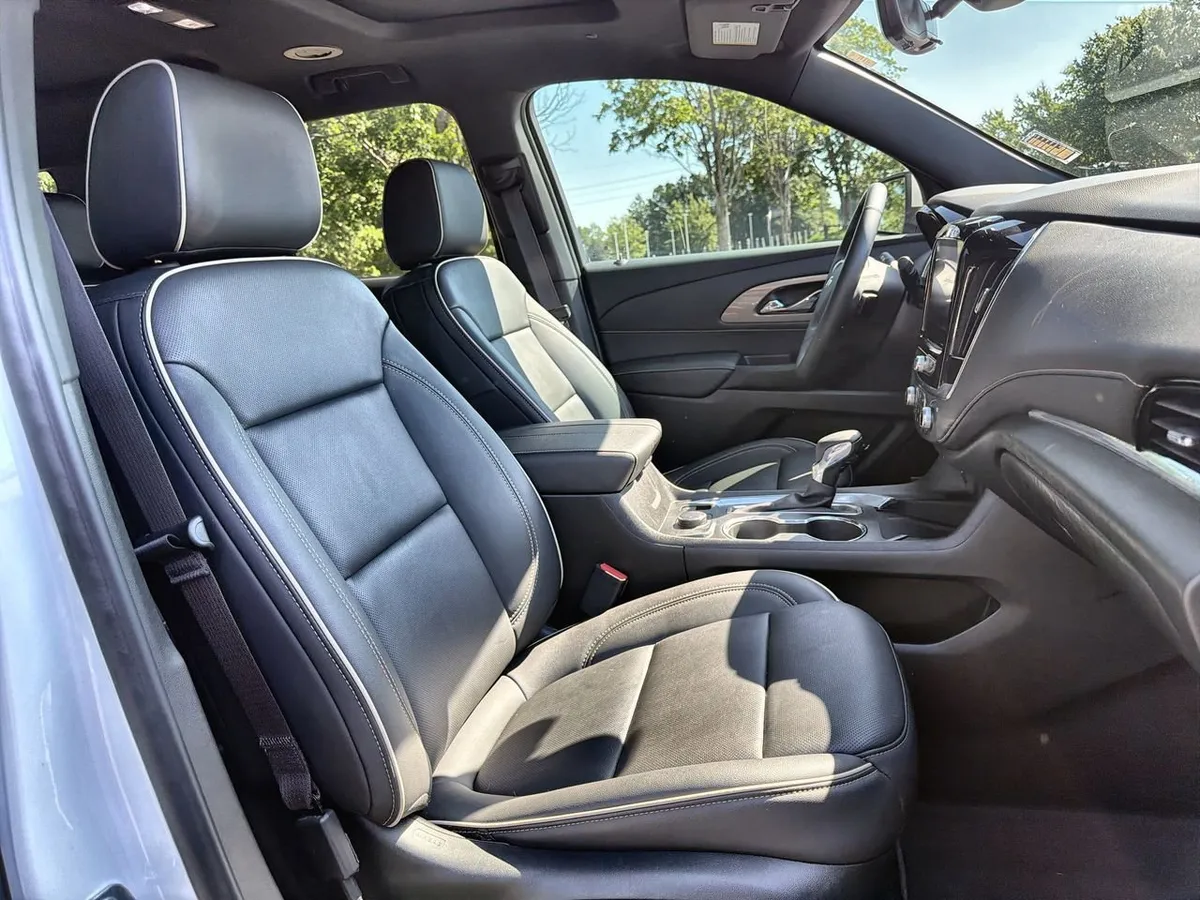 2023 Chevrolet Traverse Premier thumbnail 23