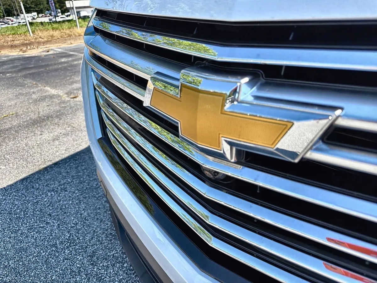 2023 Chevrolet Traverse Premier thumbnail 26