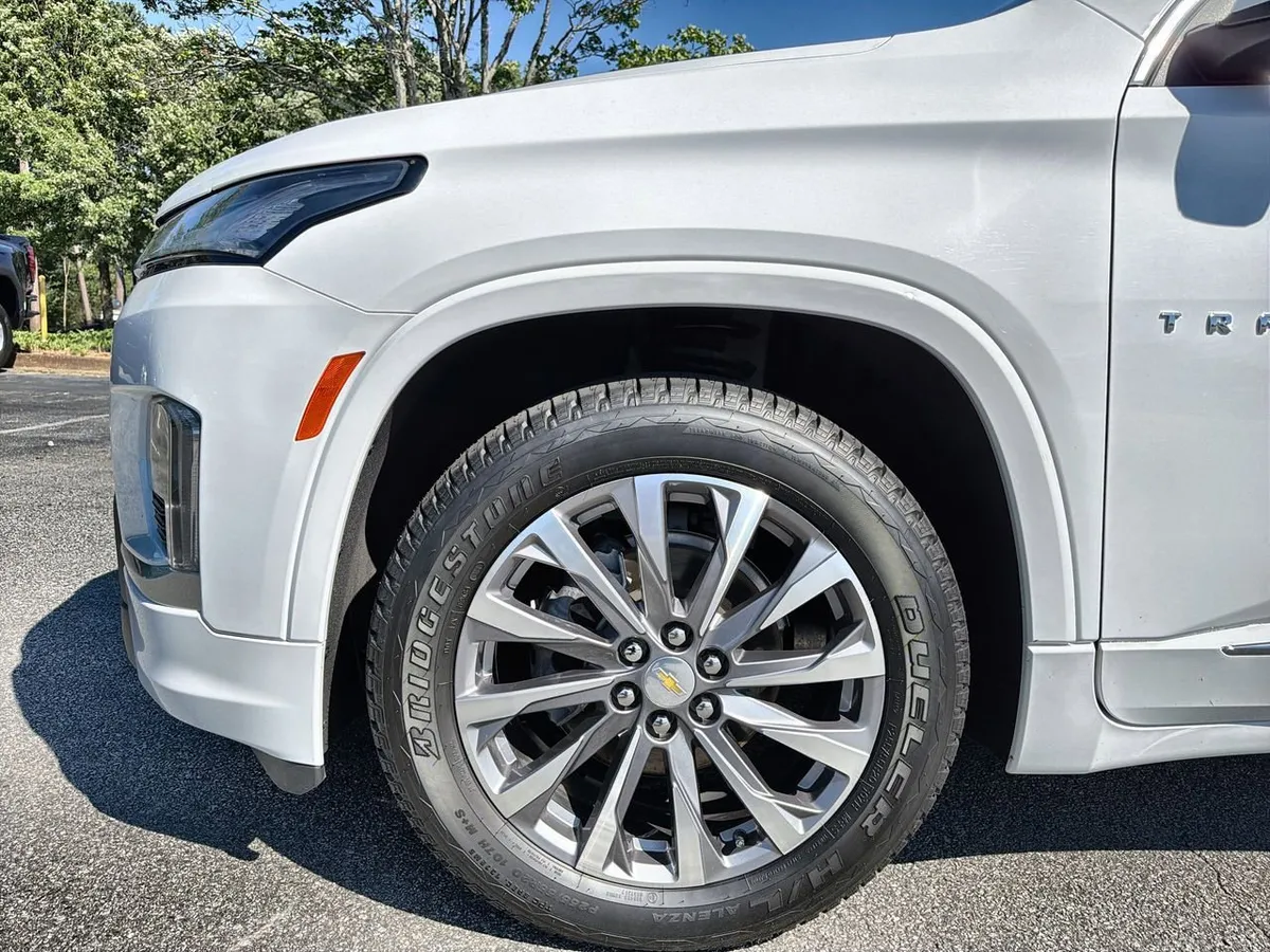 2023 Chevrolet Traverse Premier thumbnail 28