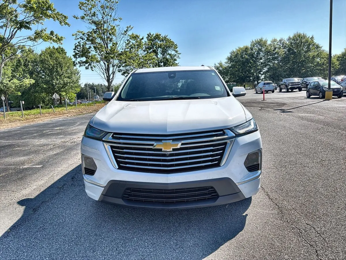 2023 Chevrolet Traverse Premier thumbnail 3