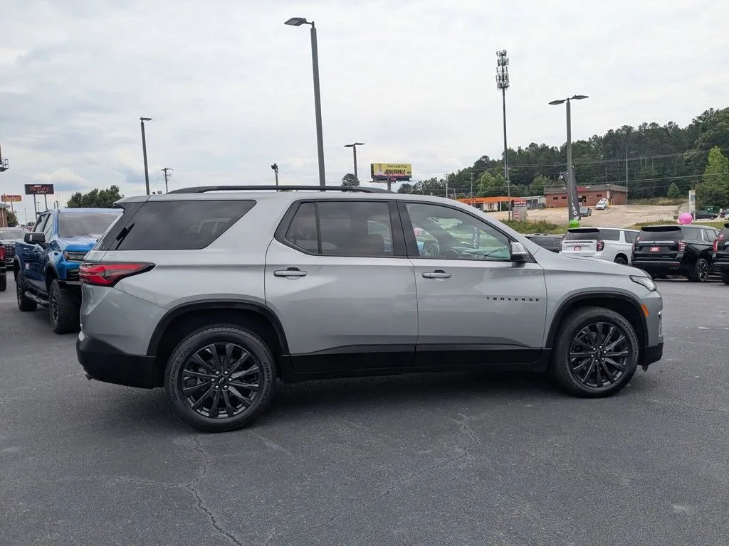 2023 Chevrolet Traverse RS thumbnail 4