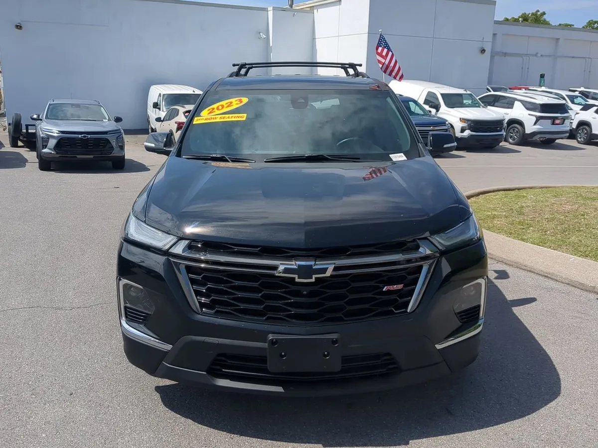 2023 Chevrolet Traverse RS thumbnail 3