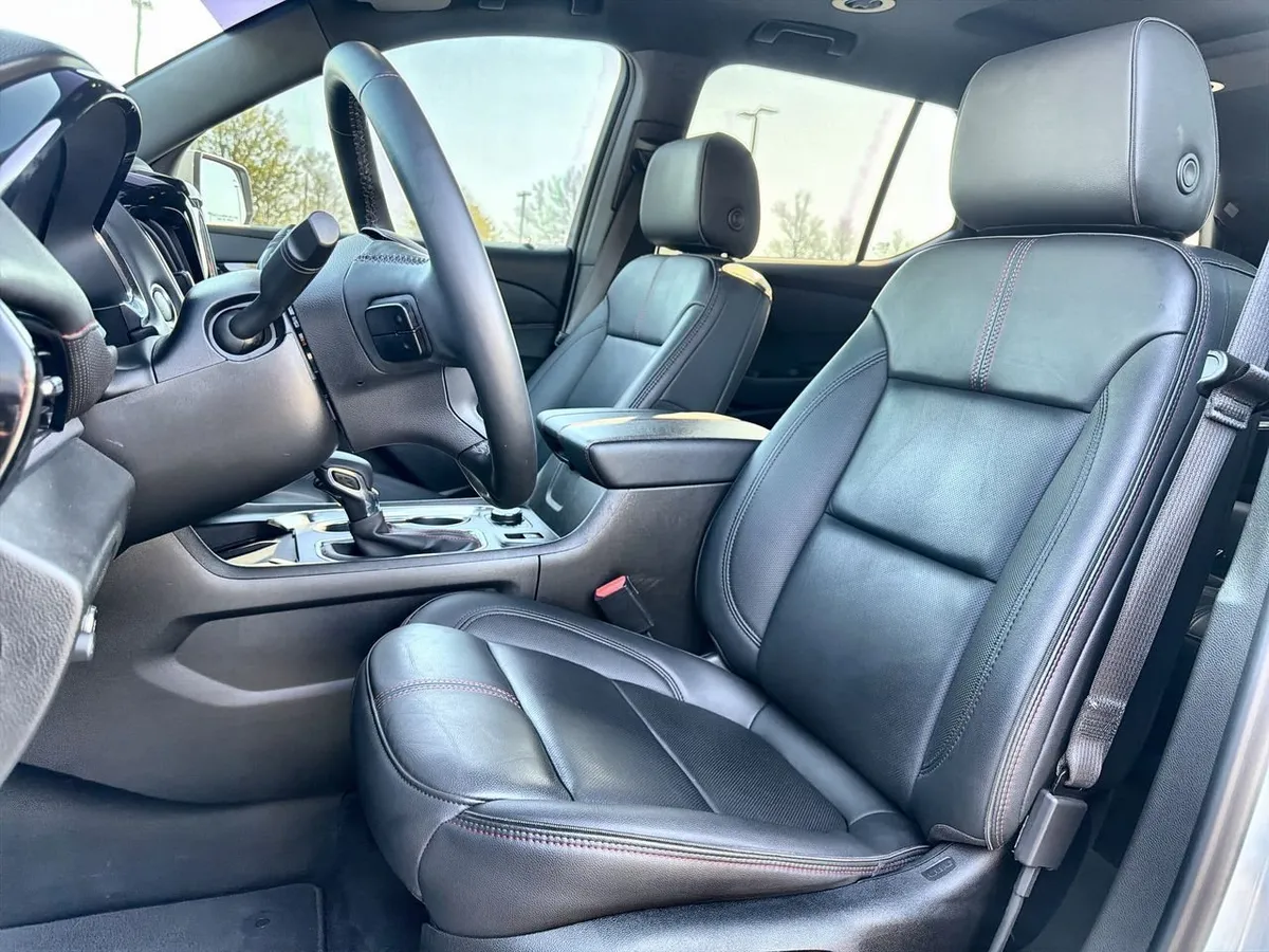 2023 Chevrolet Traverse RS thumbnail 16