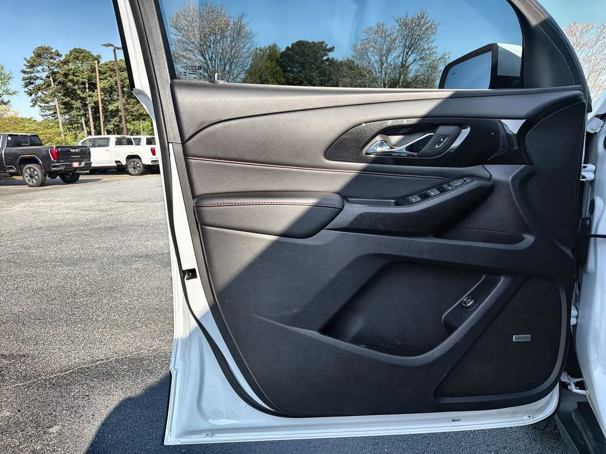 2023 Chevrolet Traverse RS thumbnail 18