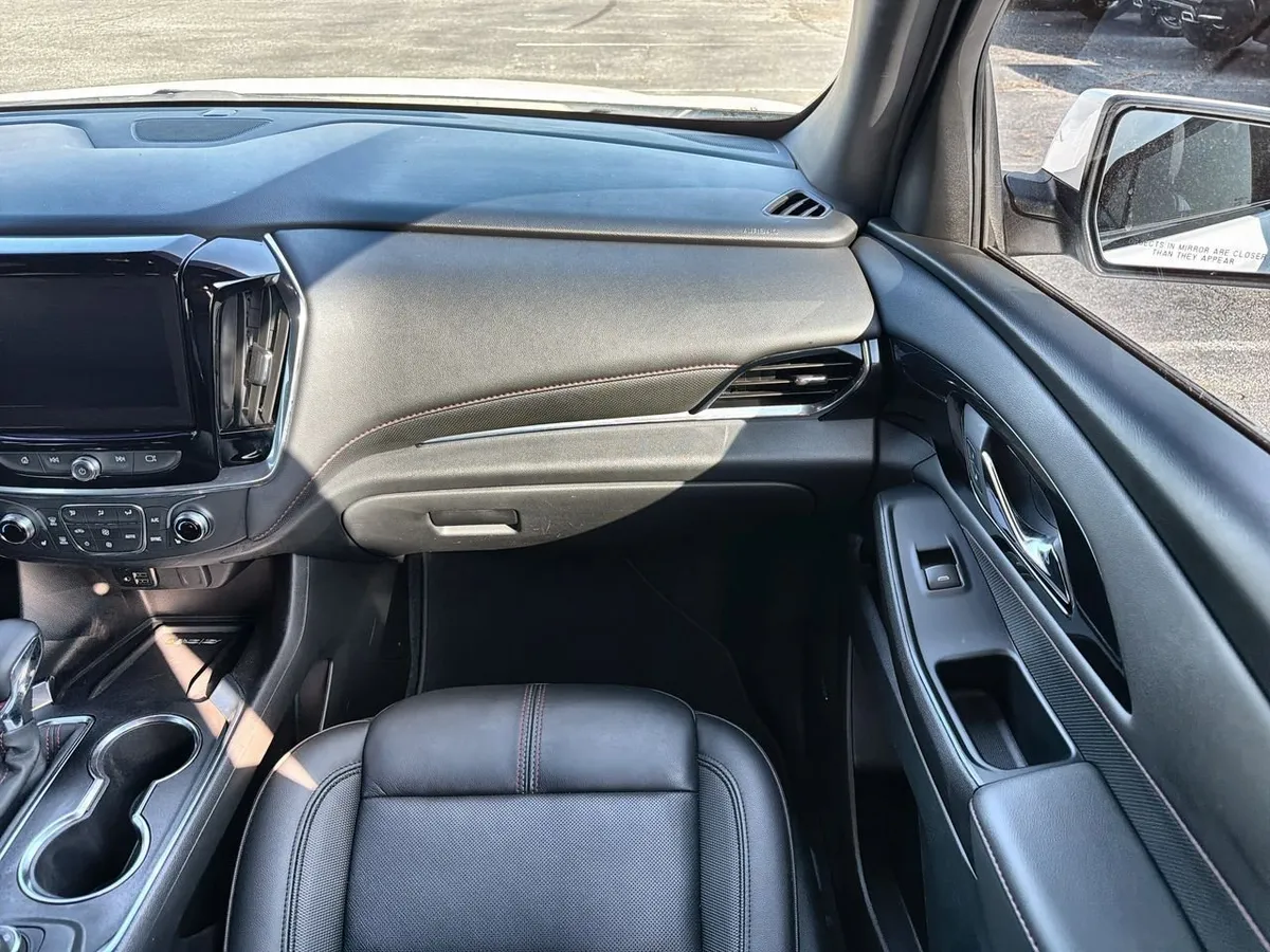 2023 Chevrolet Traverse RS thumbnail 24