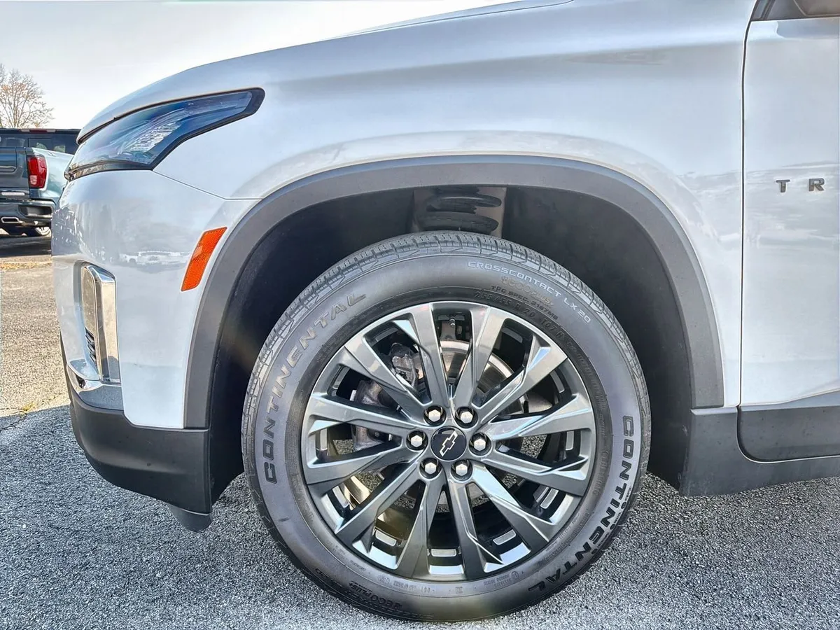 2023 Chevrolet Traverse RS thumbnail 28