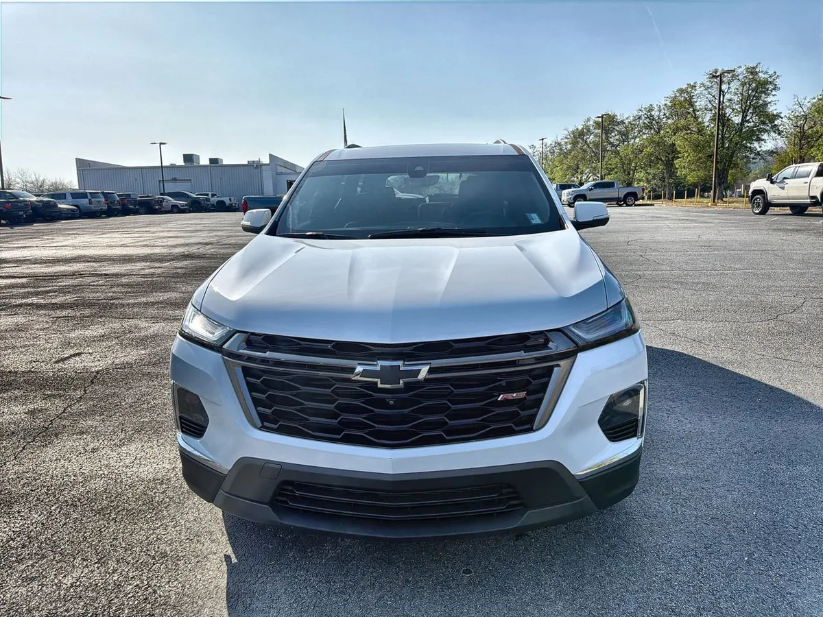 2023 Chevrolet Traverse RS thumbnail 3
