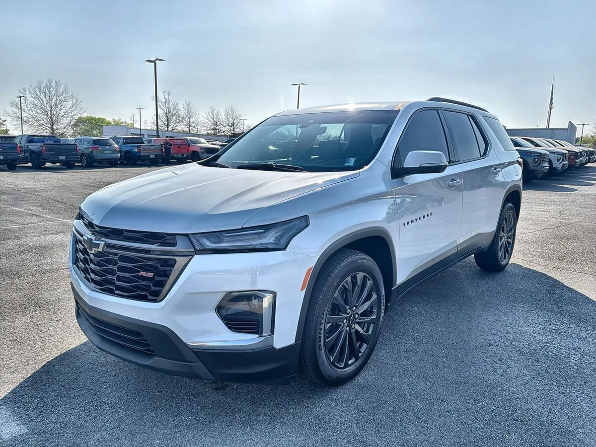 2023 Chevrolet Traverse RS thumbnail 4