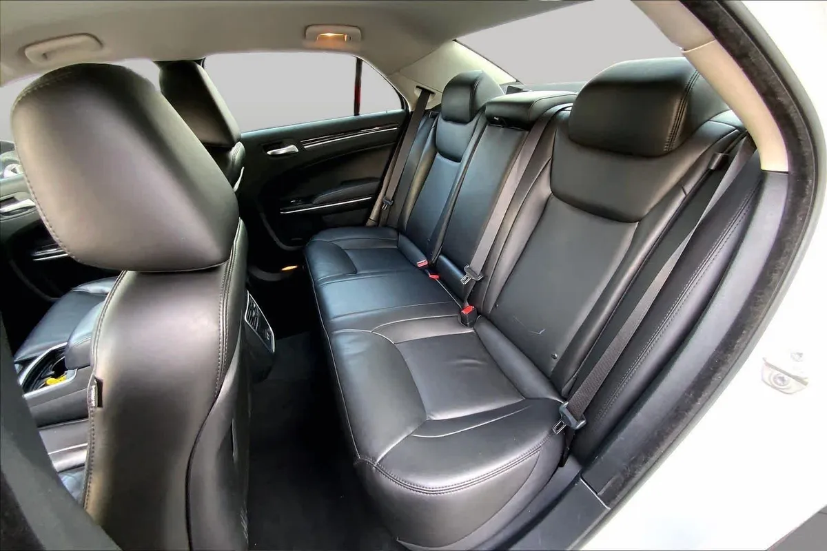 2023 Chrysler 300 Touring L thumbnail 20