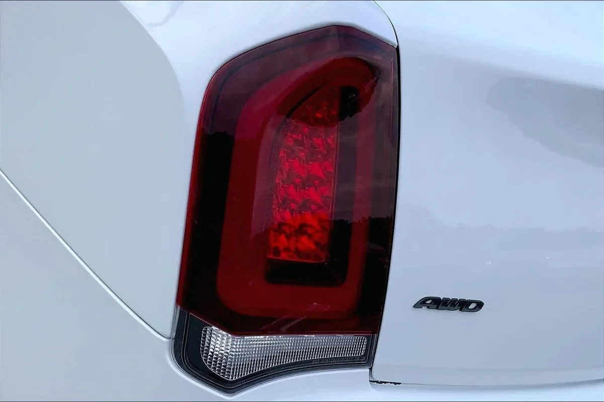 2023 Chrysler 300 Touring L thumbnail 27