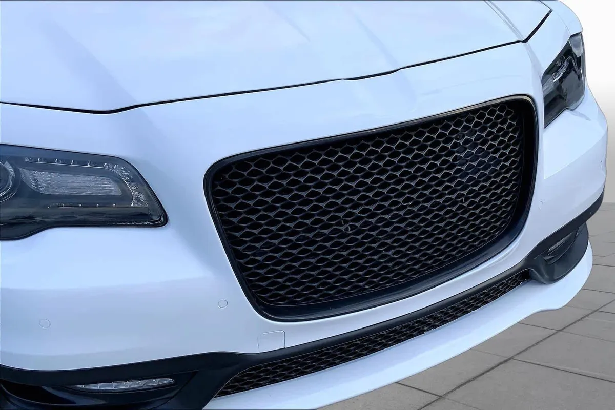 2023 Chrysler 300 Touring L thumbnail 29