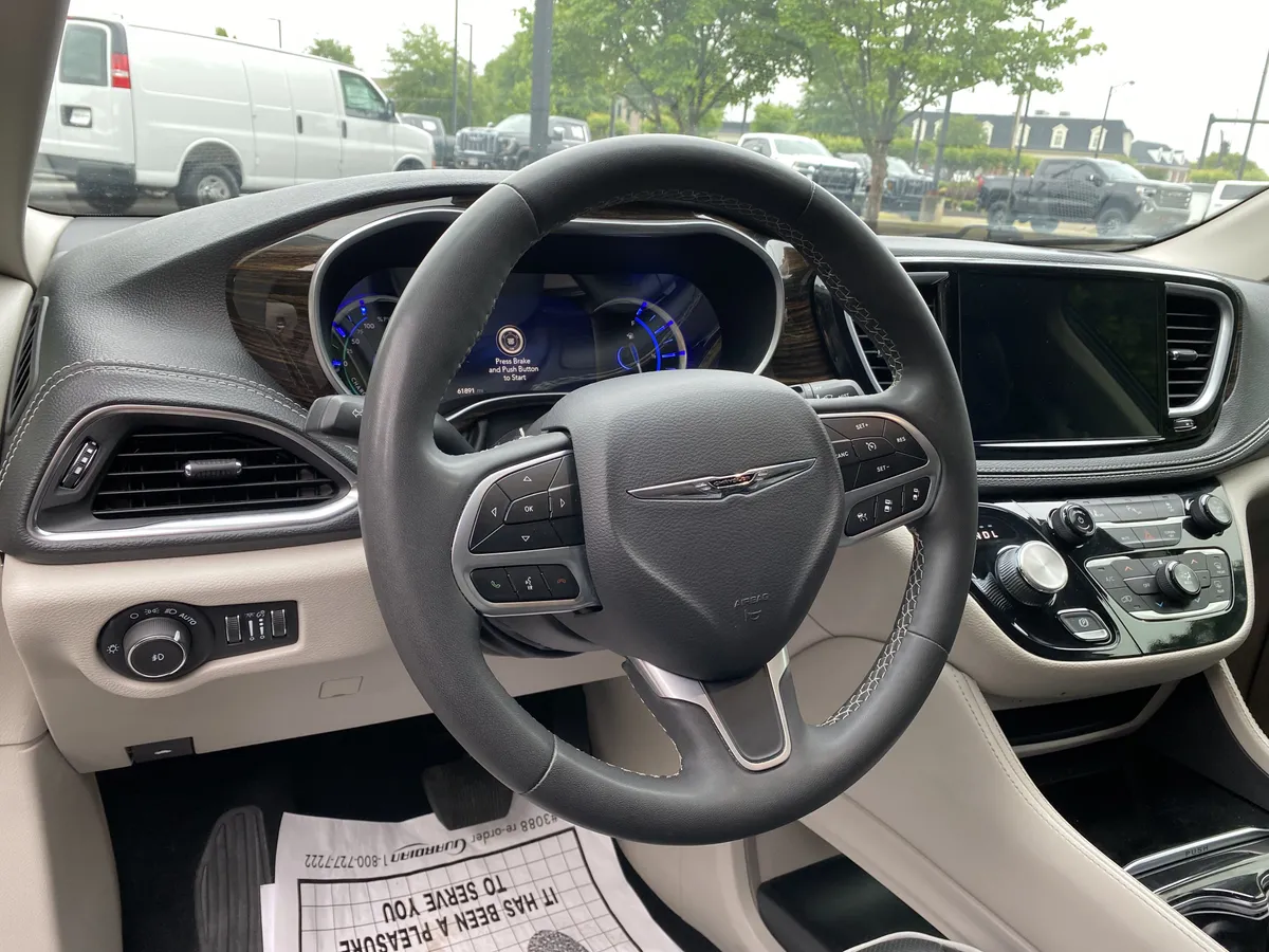2023 Chrysler Pacifica Hybrid Limited thumbnail 16