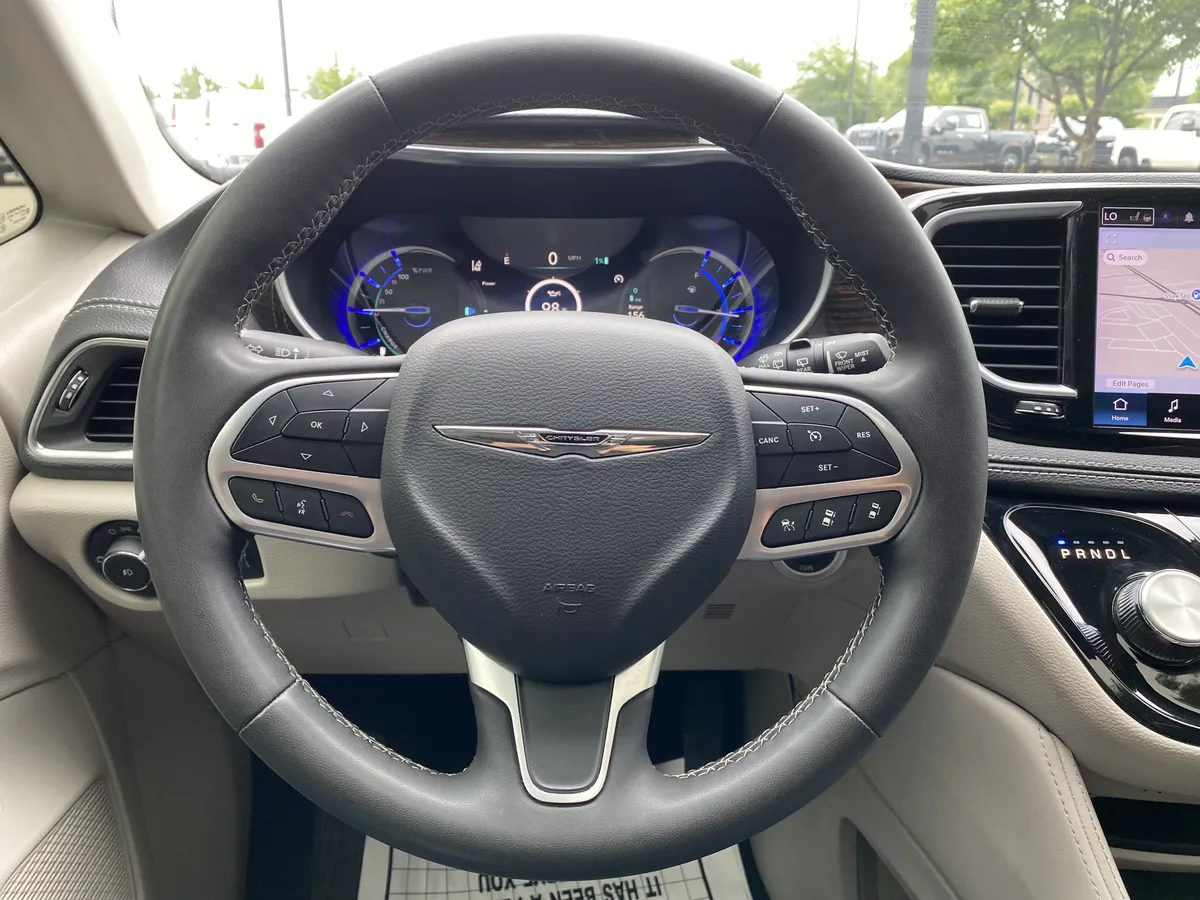 2023 Chrysler Pacifica Hybrid Limited thumbnail 18