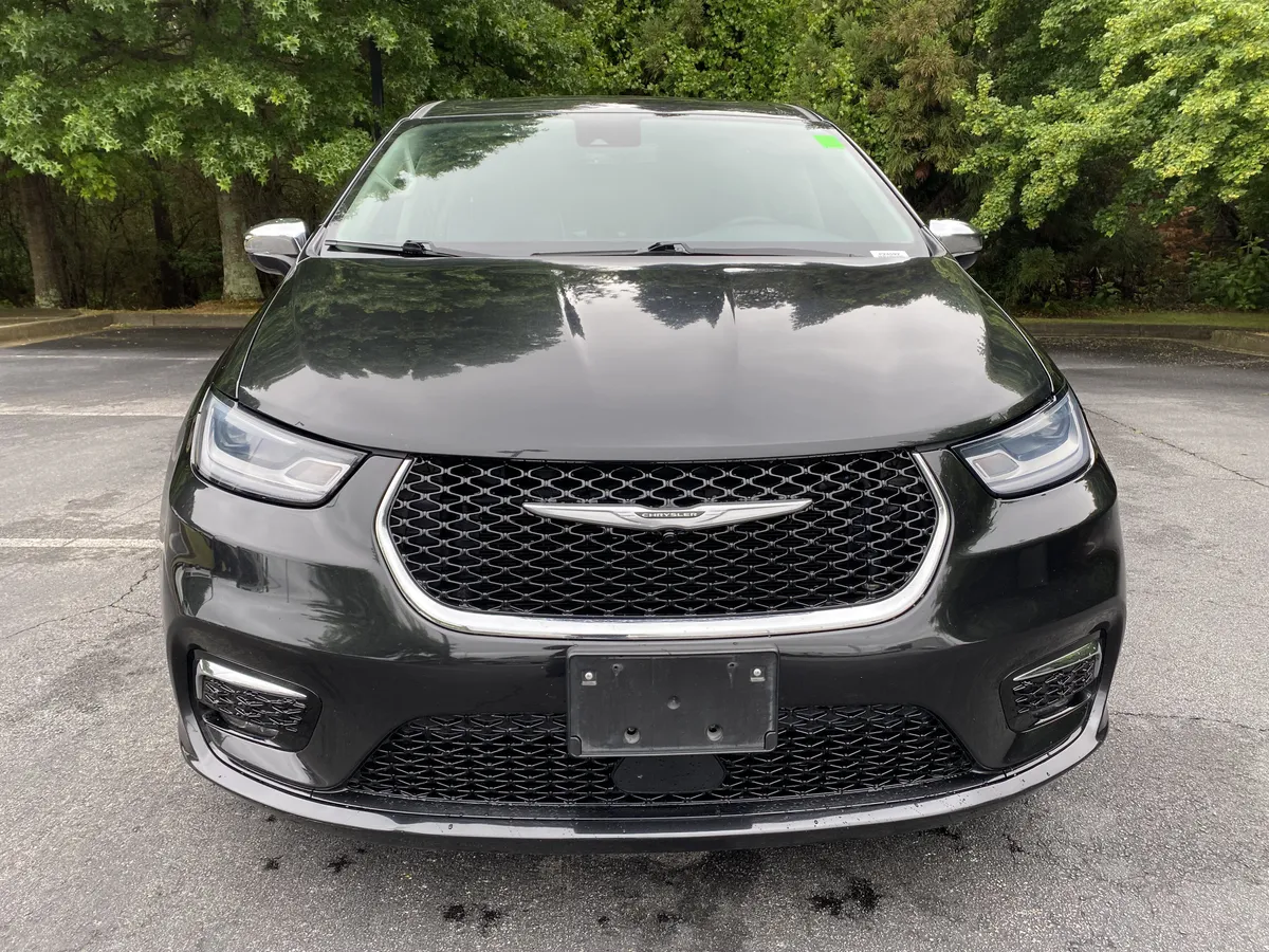 2023 Chrysler Pacifica Hybrid Limited thumbnail 2