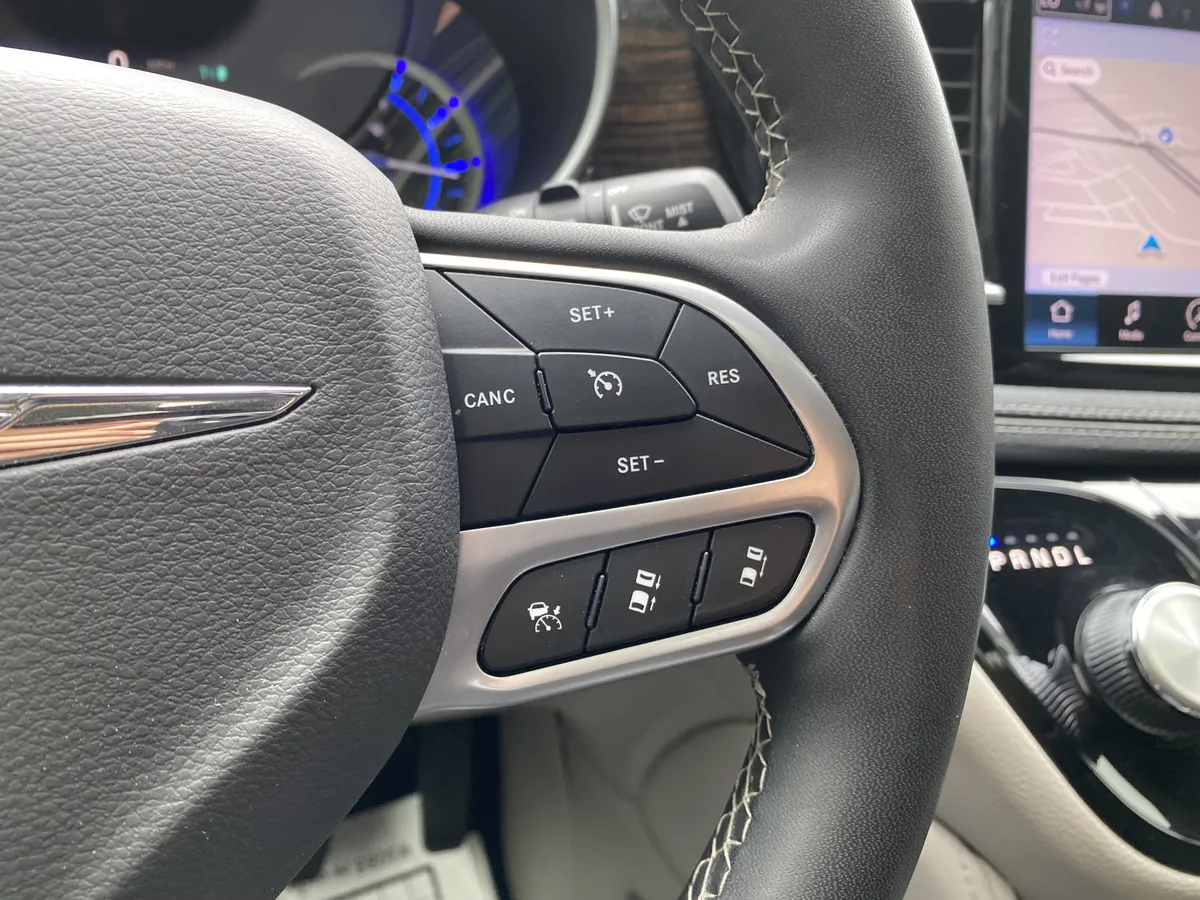 2023 Chrysler Pacifica Hybrid Limited thumbnail 20