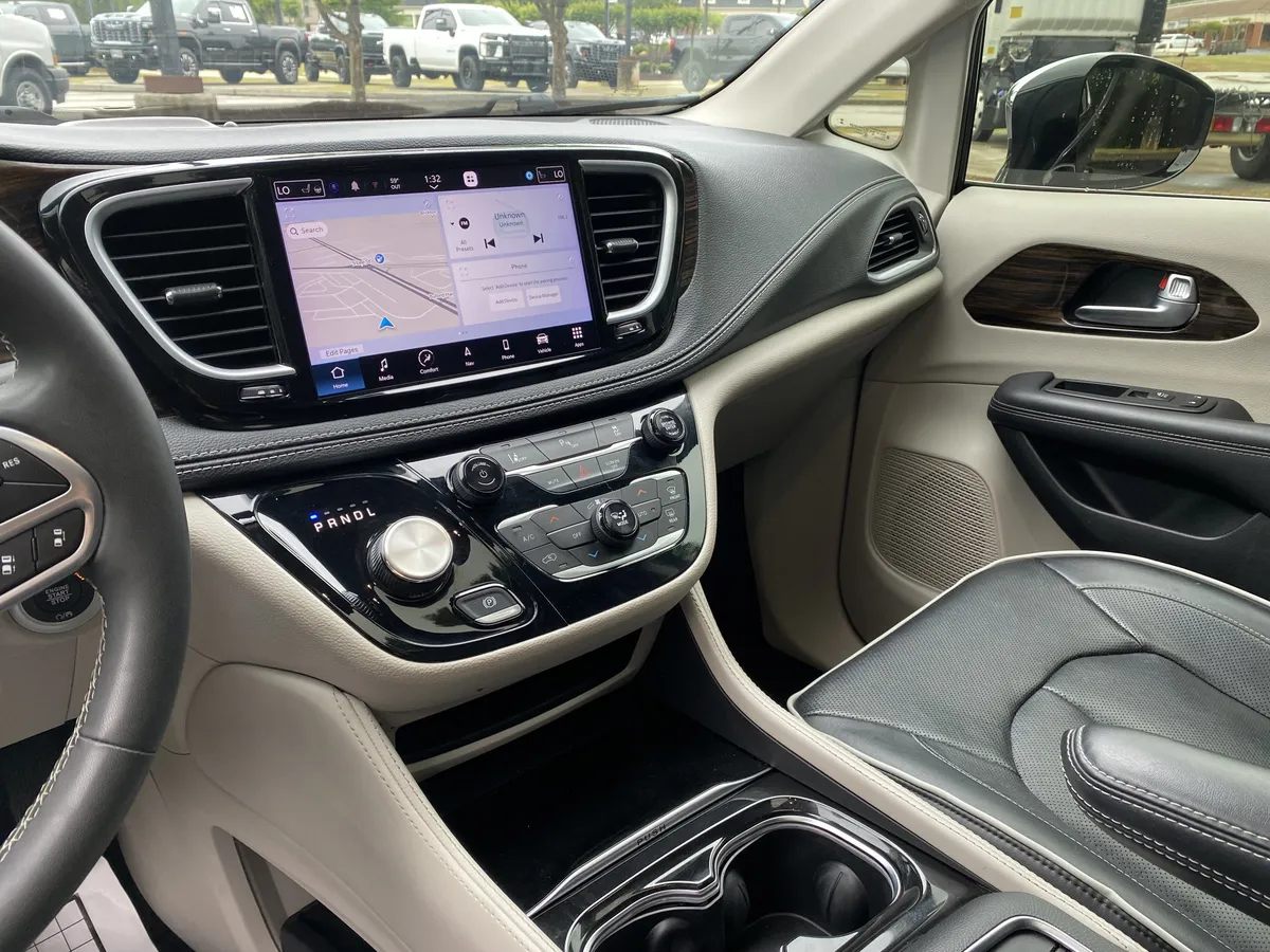 2023 Chrysler Pacifica Hybrid Limited thumbnail 23