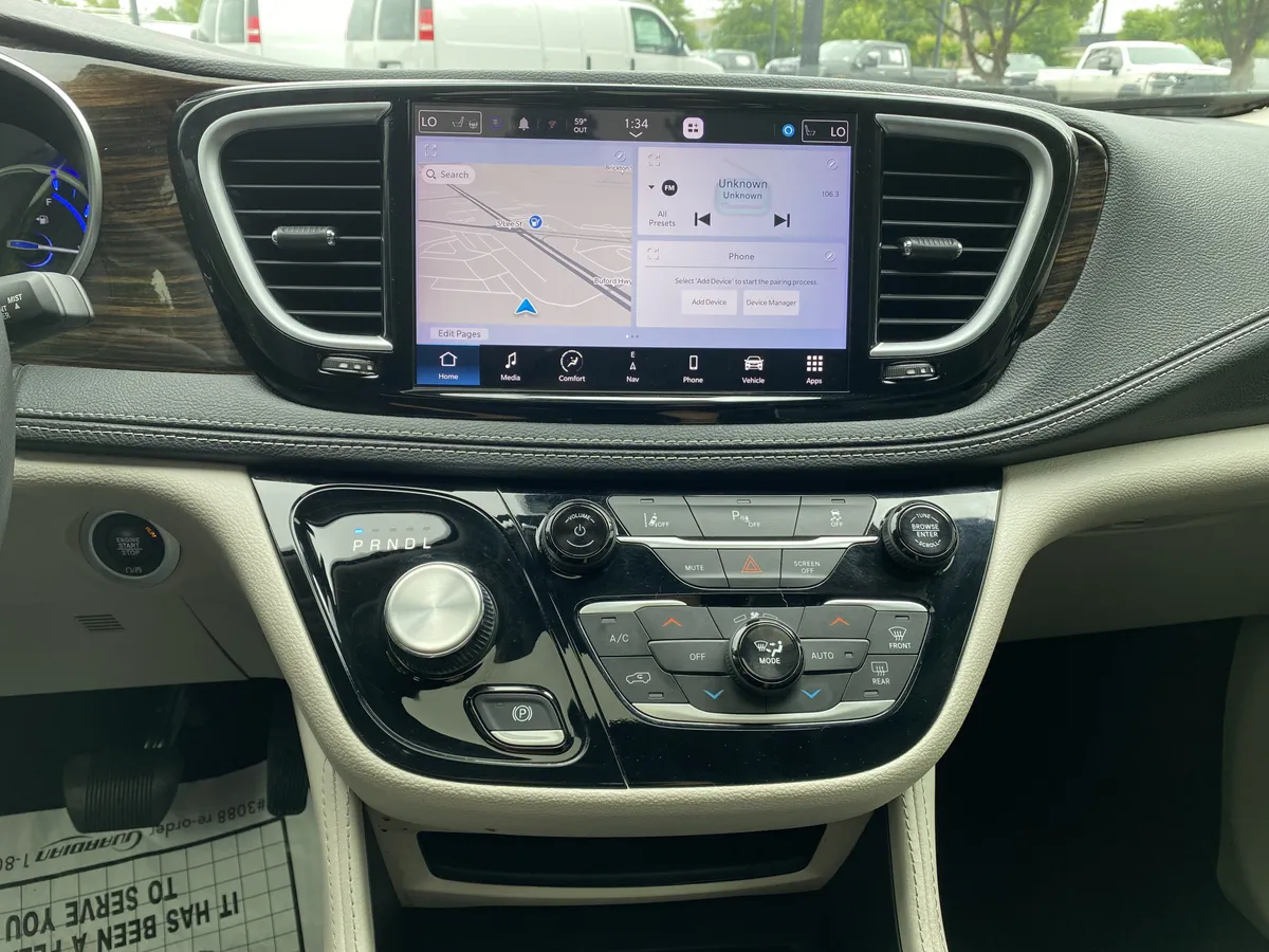 2023 Chrysler Pacifica Hybrid Limited thumbnail 24