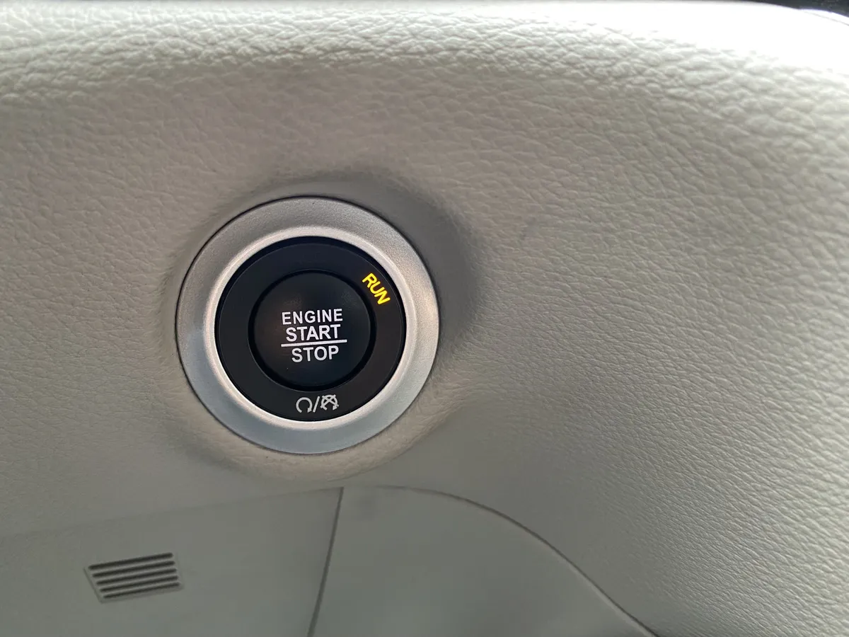 2023 Chrysler Pacifica Hybrid Limited thumbnail 27