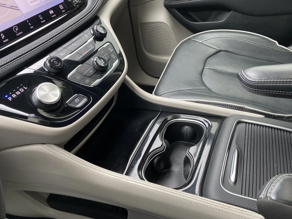 2023 Chrysler Pacifica Hybrid Limited thumbnail 30