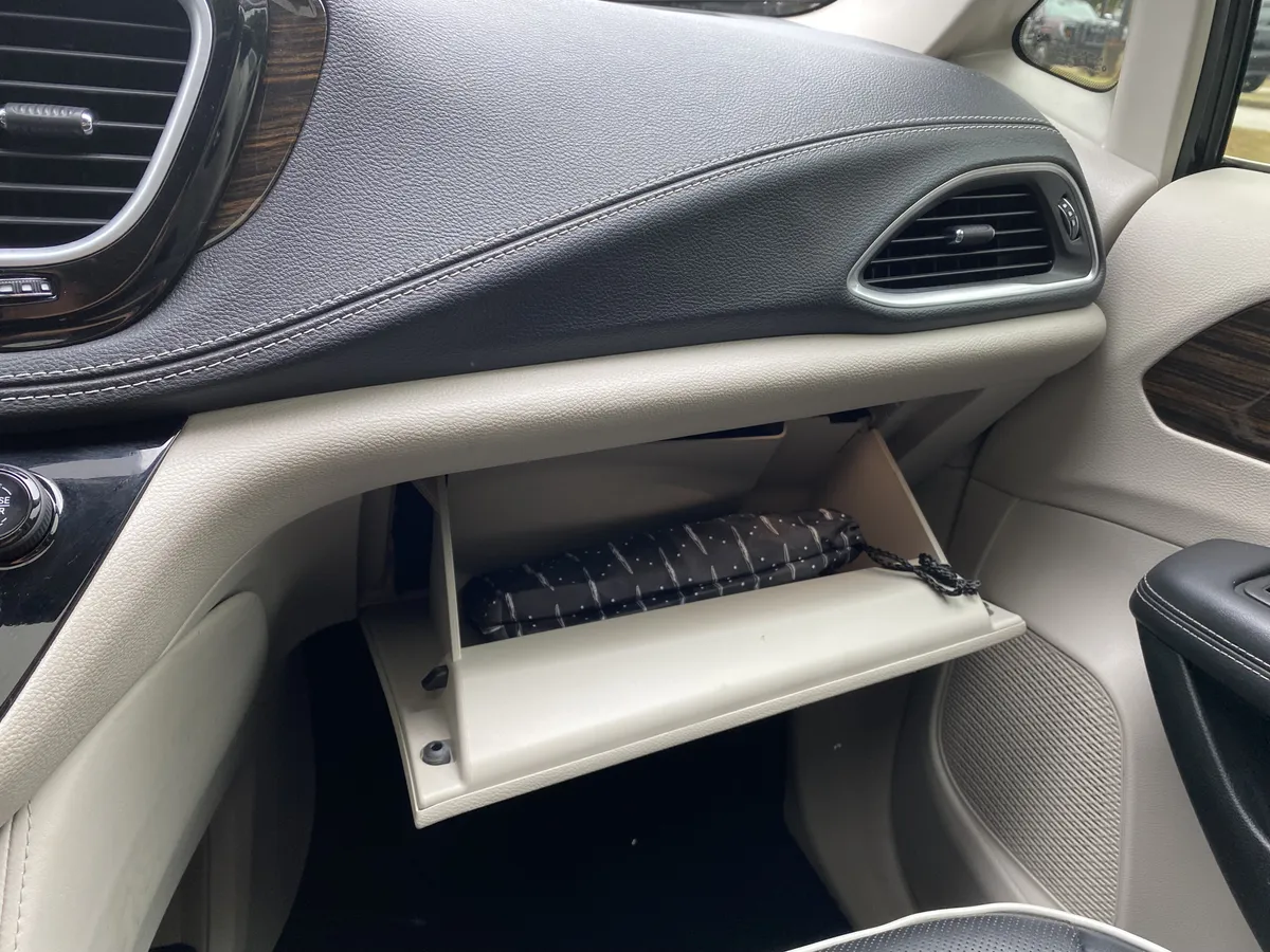 2023 Chrysler Pacifica Hybrid Limited thumbnail 31