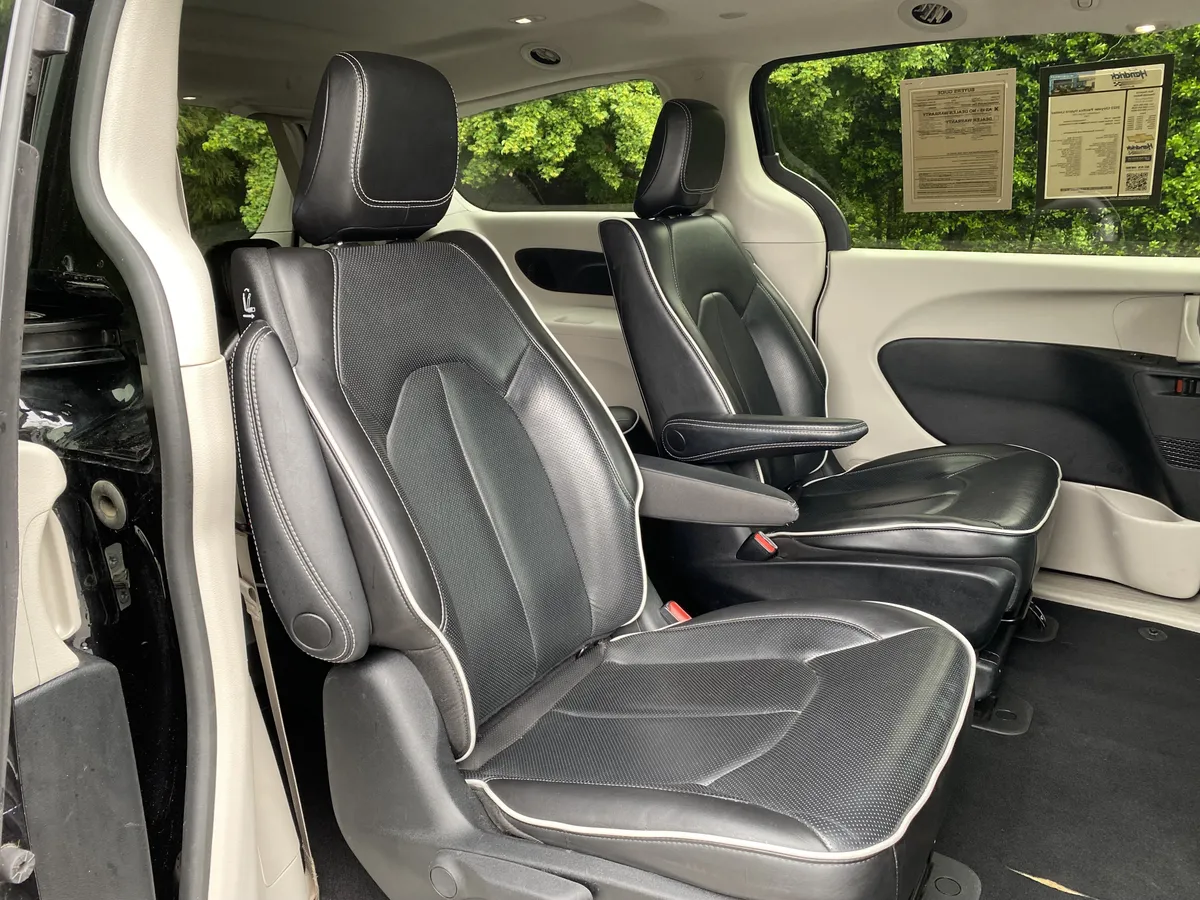 2023 Chrysler Pacifica Hybrid Limited thumbnail 36