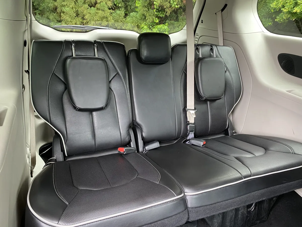 2023 Chrysler Pacifica Hybrid Limited thumbnail 38