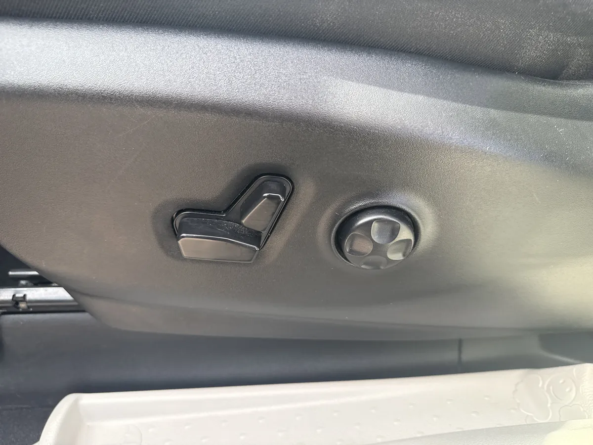 2023 Chrysler Pacifica Limited thumbnail 10