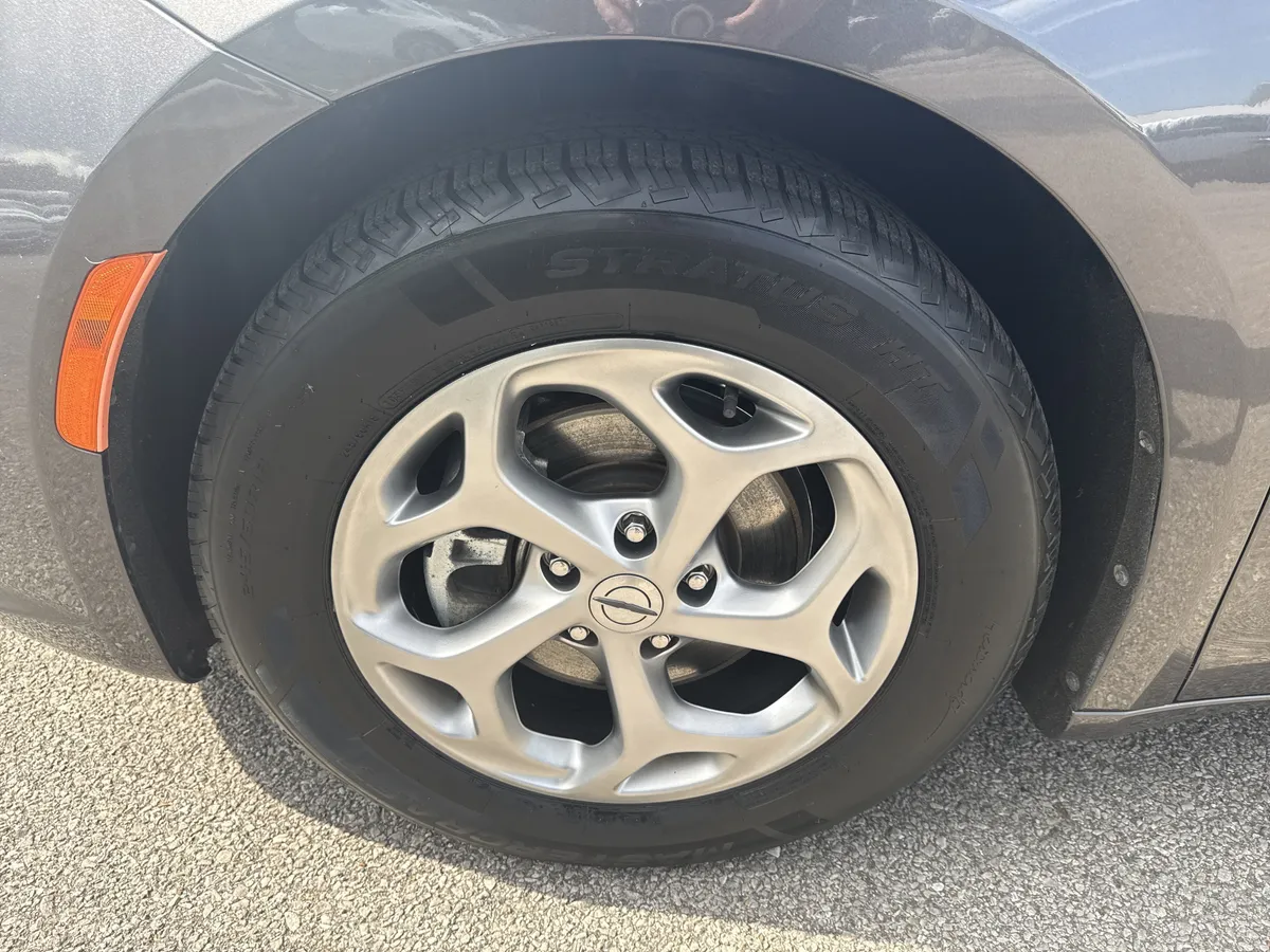 2023 Chrysler Pacifica Limited thumbnail 12