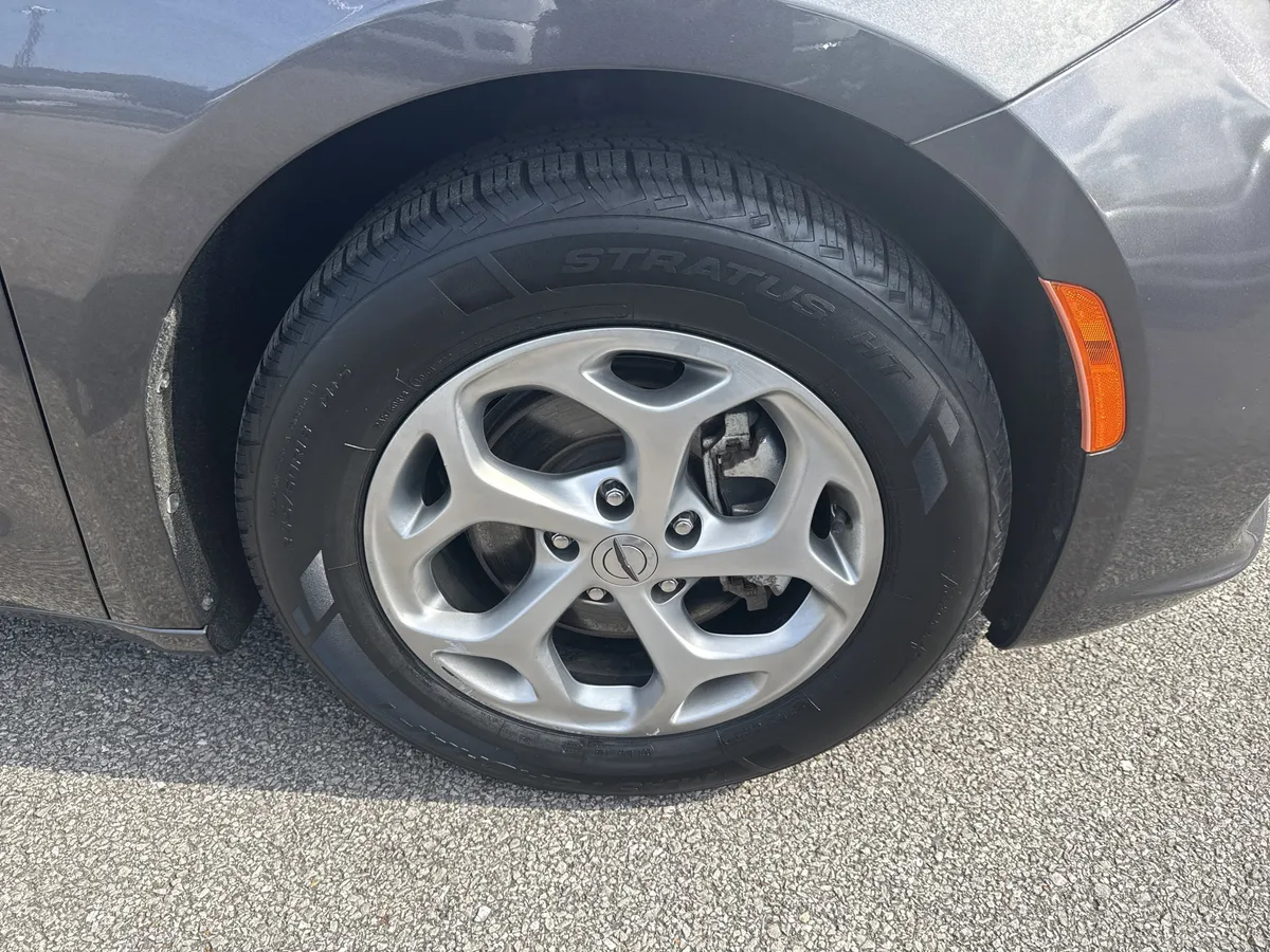 2023 Chrysler Pacifica Limited thumbnail 13