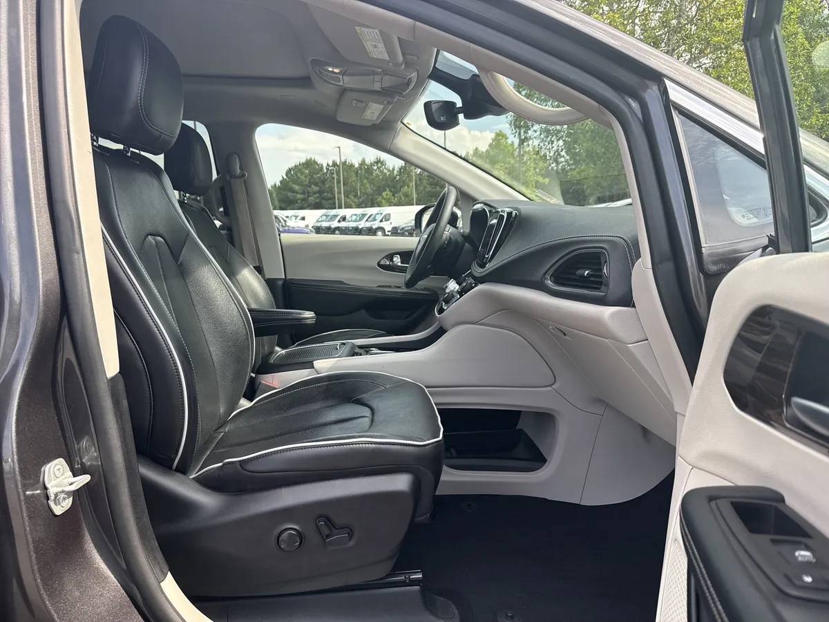 2023 Chrysler Pacifica Limited thumbnail 14