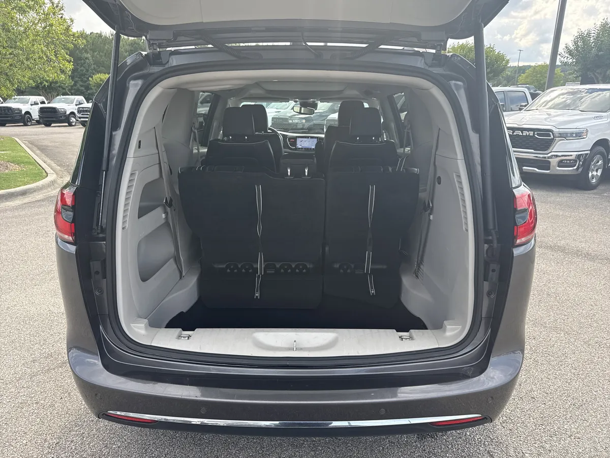 2023 Chrysler Pacifica Limited thumbnail 20