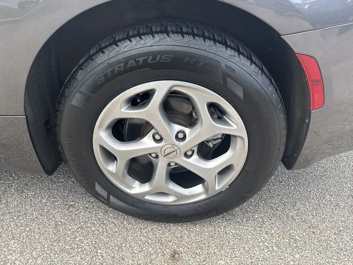 2023 Chrysler Pacifica Limited thumbnail 22