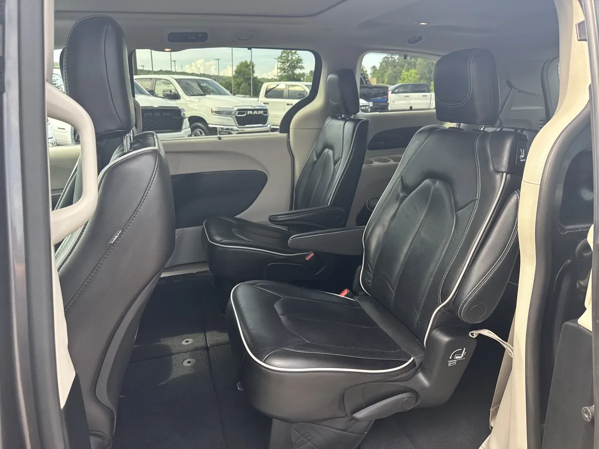 2023 Chrysler Pacifica Limited thumbnail 23