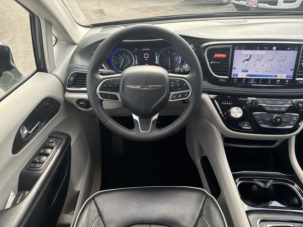 2023 Chrysler Pacifica Limited thumbnail 25