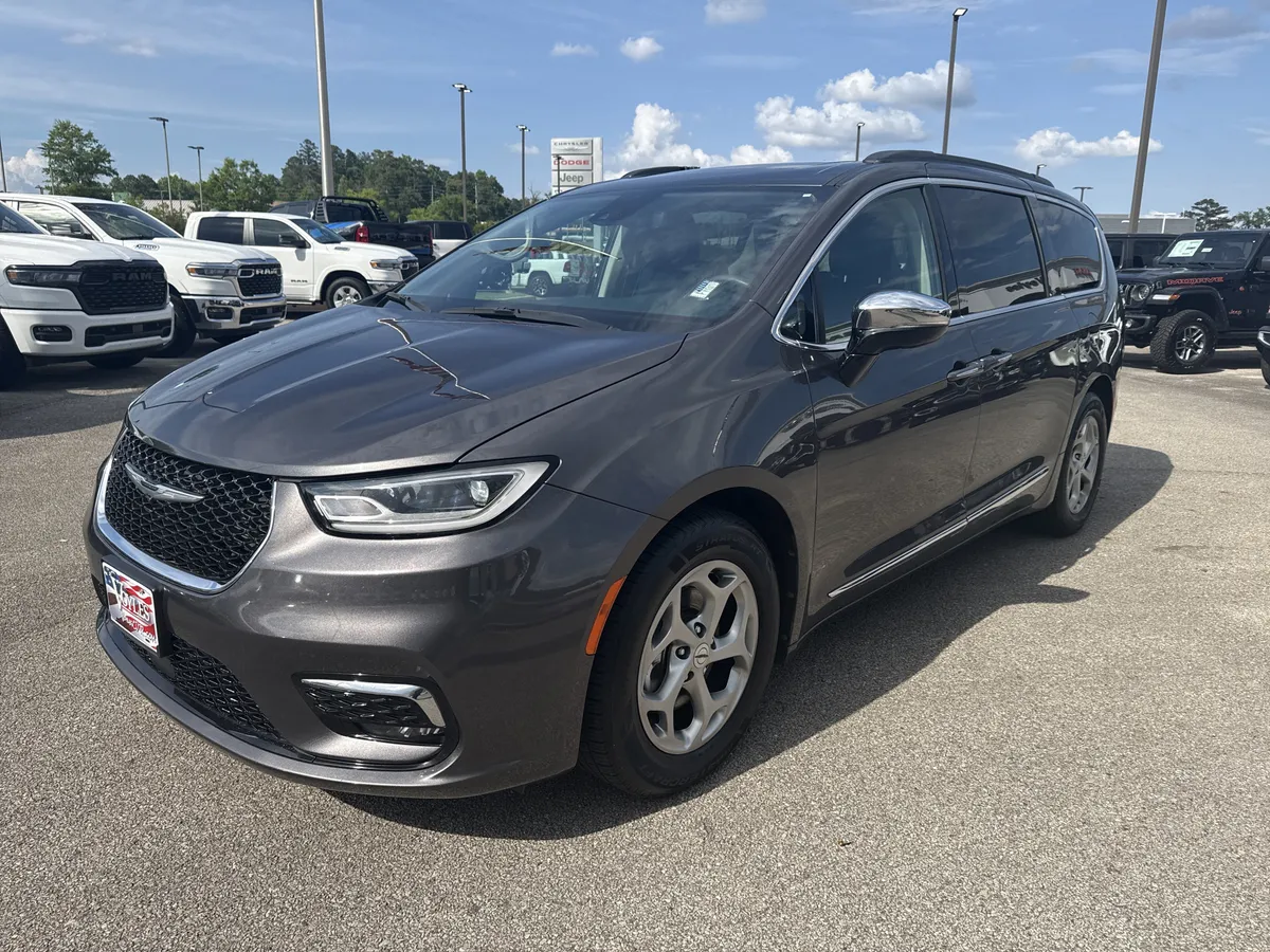 2023 Chrysler Pacifica Limited thumbnail 3