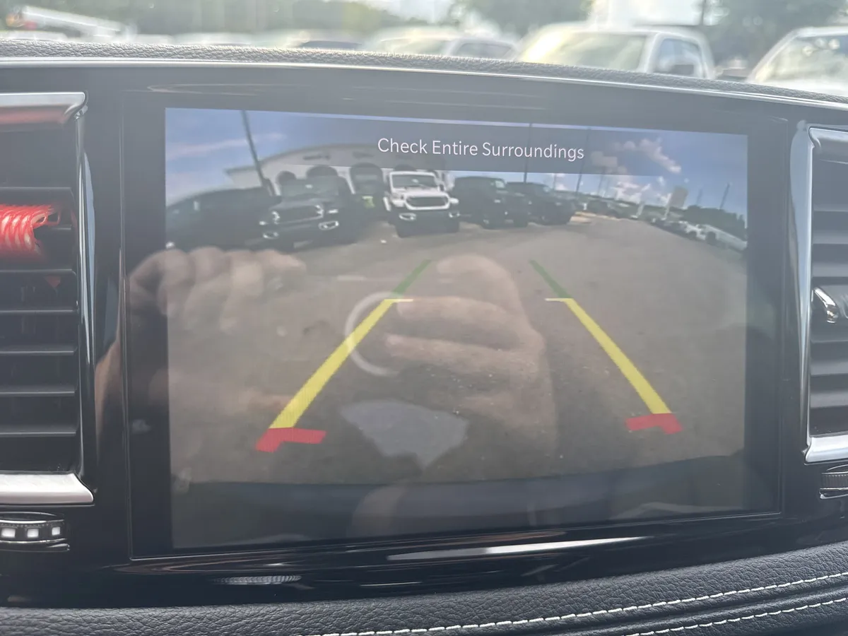2023 Chrysler Pacifica Limited thumbnail 31