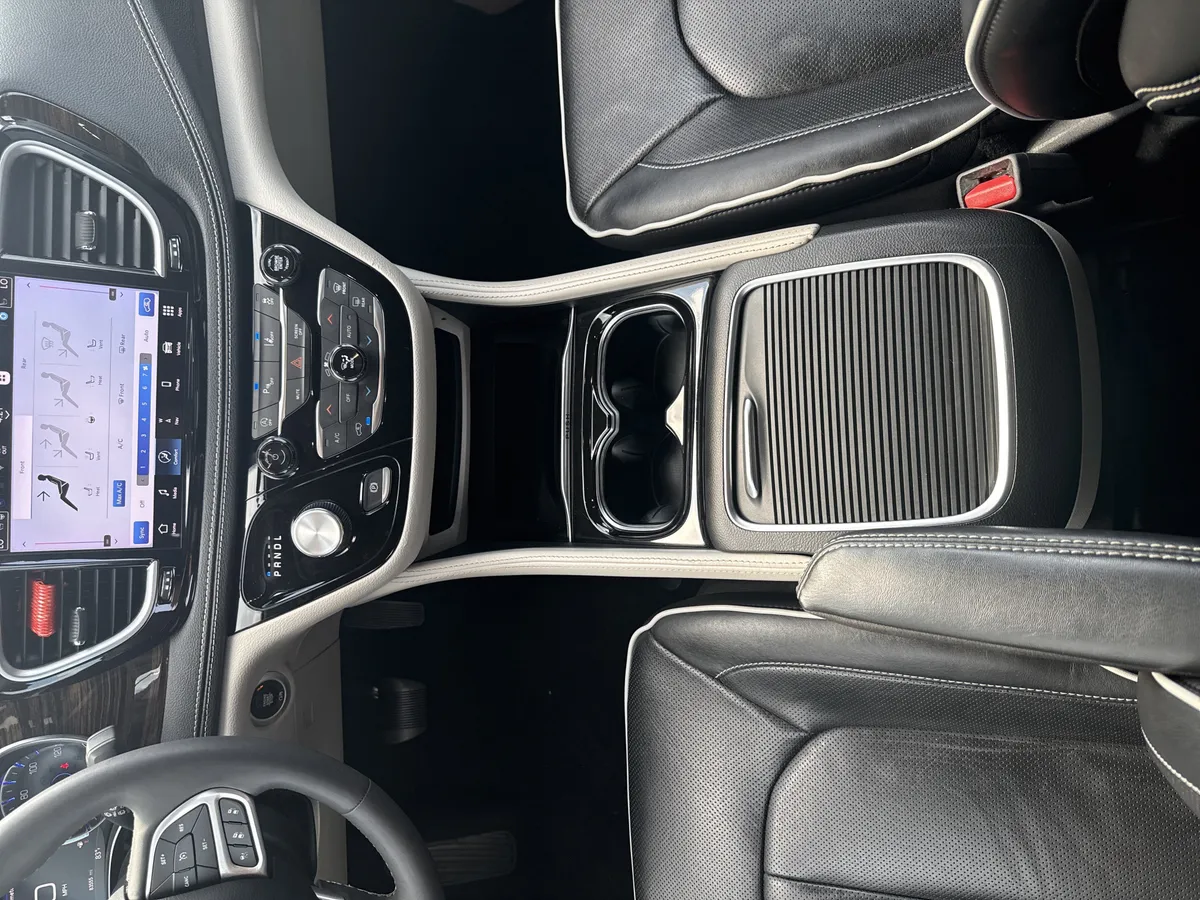2023 Chrysler Pacifica Limited thumbnail 32