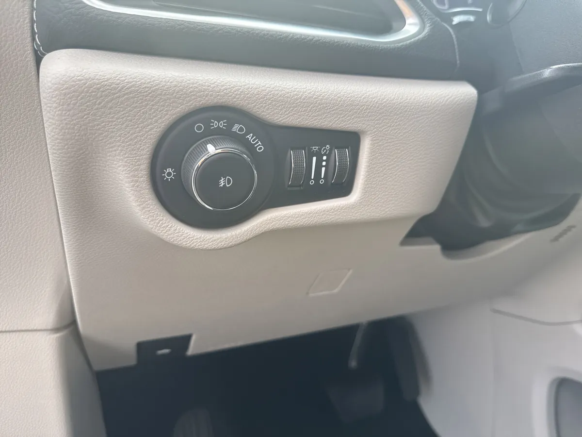 2023 Chrysler Pacifica Limited thumbnail 33