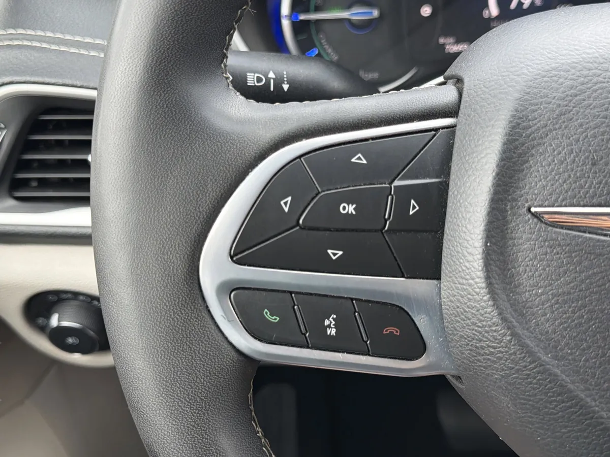 2023 Chrysler Pacifica Plug-In Hybrid Touring L thumbnail 20