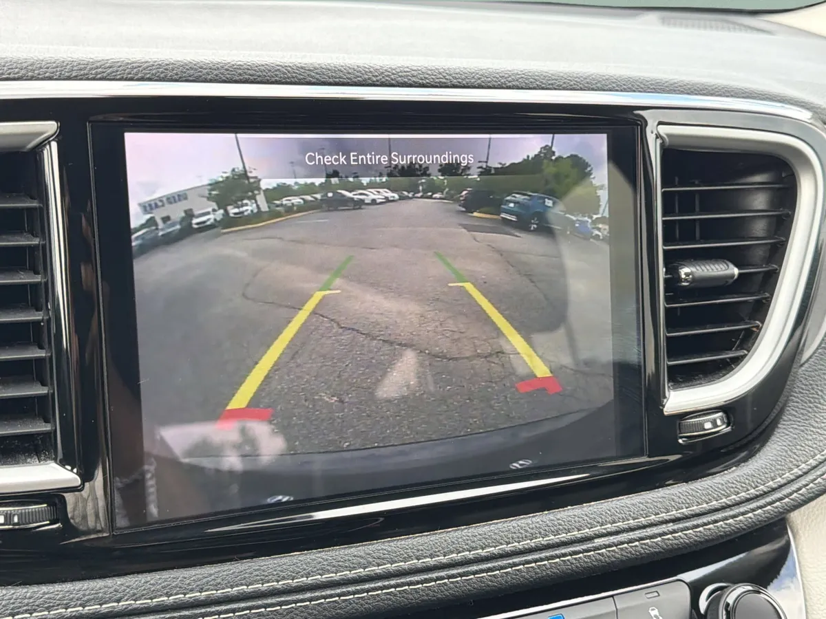 2023 Chrysler Pacifica Plug-In Hybrid Touring L thumbnail 24