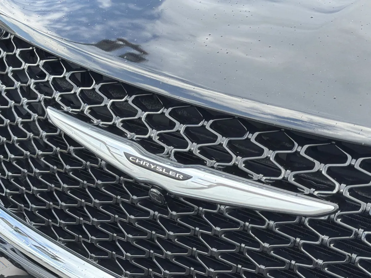 2023 Chrysler Pacifica Plug-In Hybrid Touring L thumbnail 28