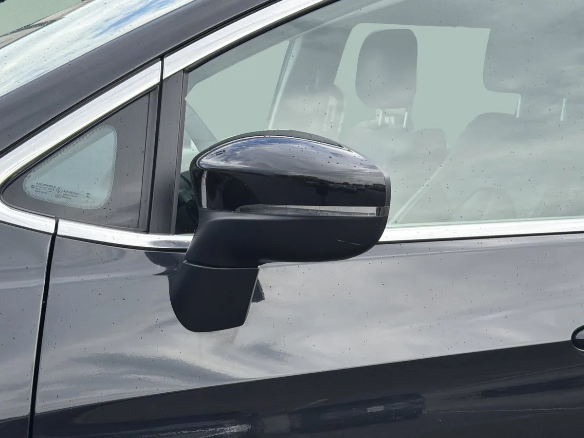 2023 Chrysler Pacifica Plug-In Hybrid Touring L thumbnail 29