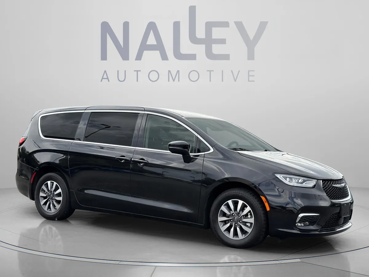 2023 Chrysler Pacifica Plug-In Hybrid Touring L thumbnail 8