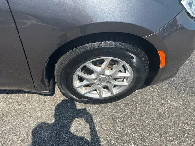 2023 Chrysler Pacifica Touring L thumbnail 10