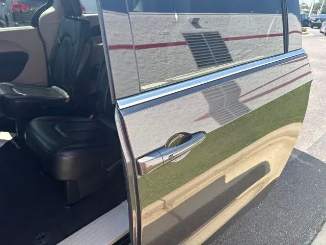 2023 Chrysler Pacifica Touring L thumbnail 15