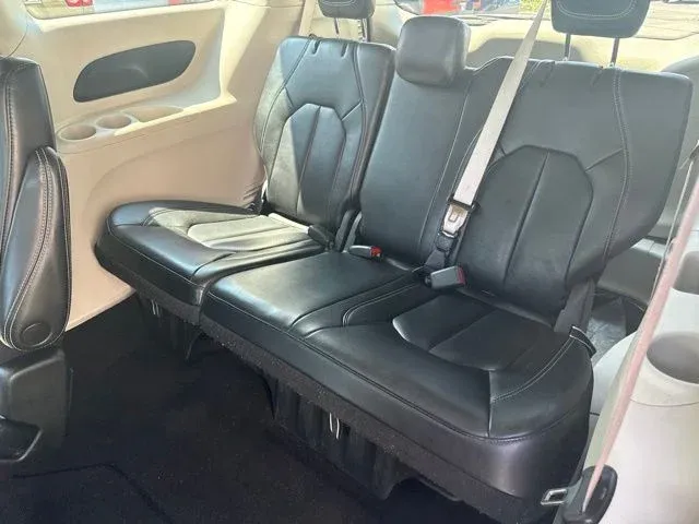 2023 Chrysler Pacifica Touring L thumbnail 17