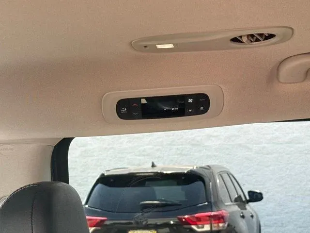2023 Chrysler Pacifica Touring L thumbnail 18