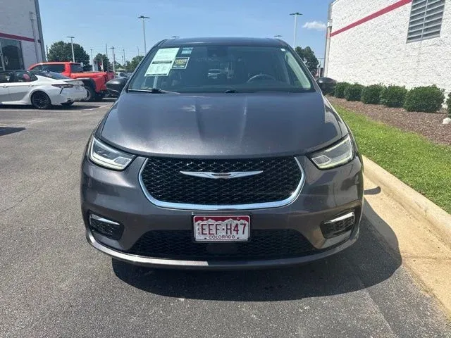 2023 Chrysler Pacifica Touring L thumbnail 2